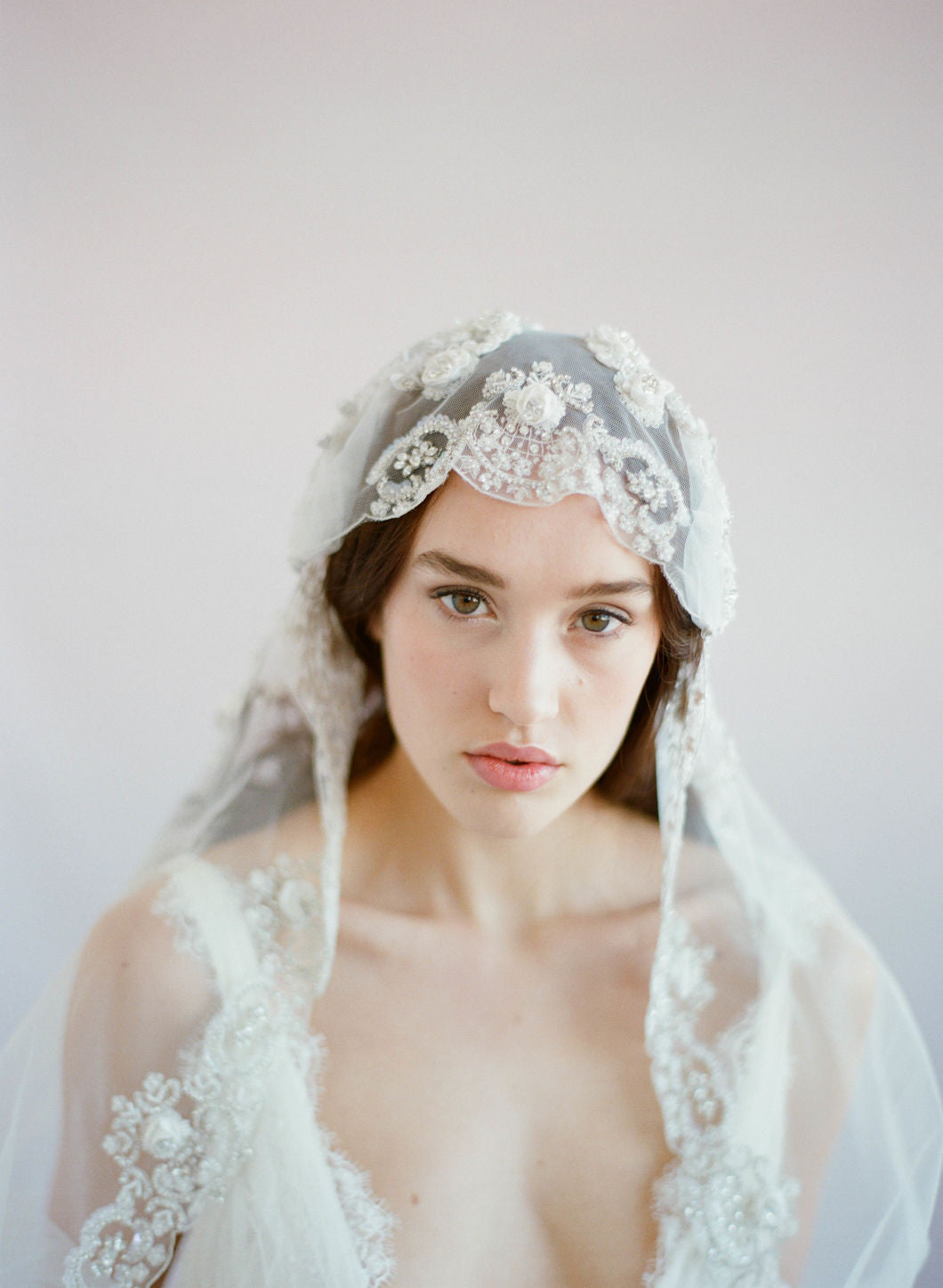 veil guide, buying tips, styling answers, juliet bridal veil, twigs and honey veil