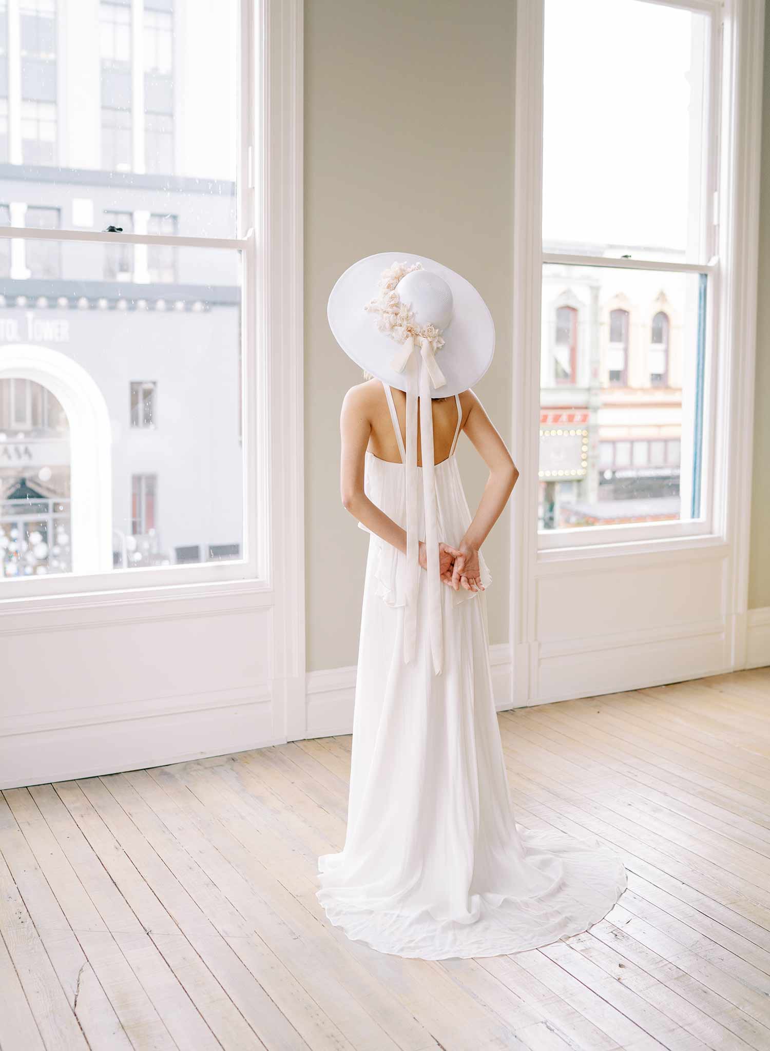 Bohe Straw Hat,Floral Wide Brim Felt order Hat,Vintage Floral Bride Hat,Coco Herben Style Wedding Hat,Unique Hat for Photoshoot,Modern Bridal Hat