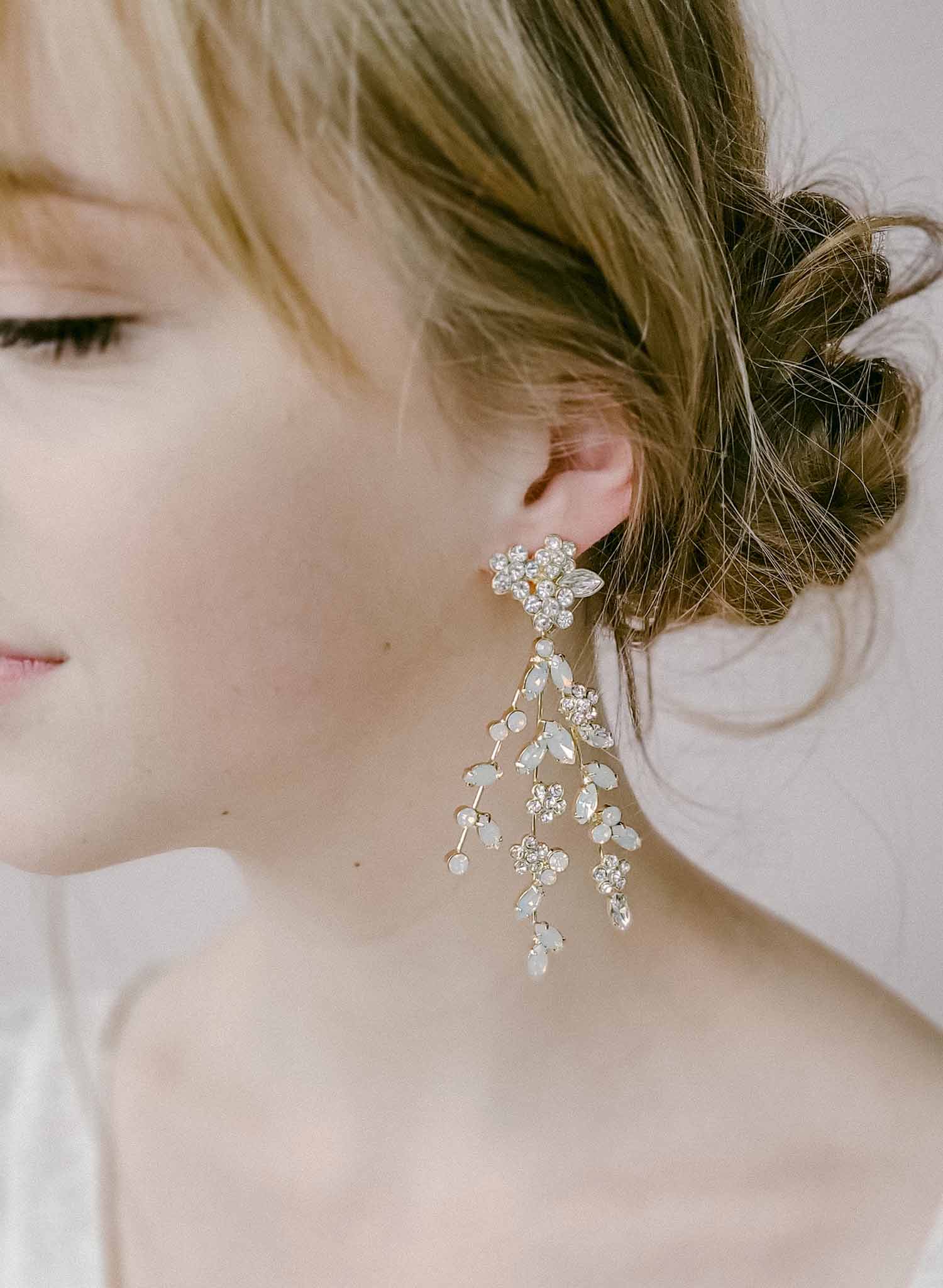 rococo' light-up chandelier earrings in gold — Diana Caldarescu