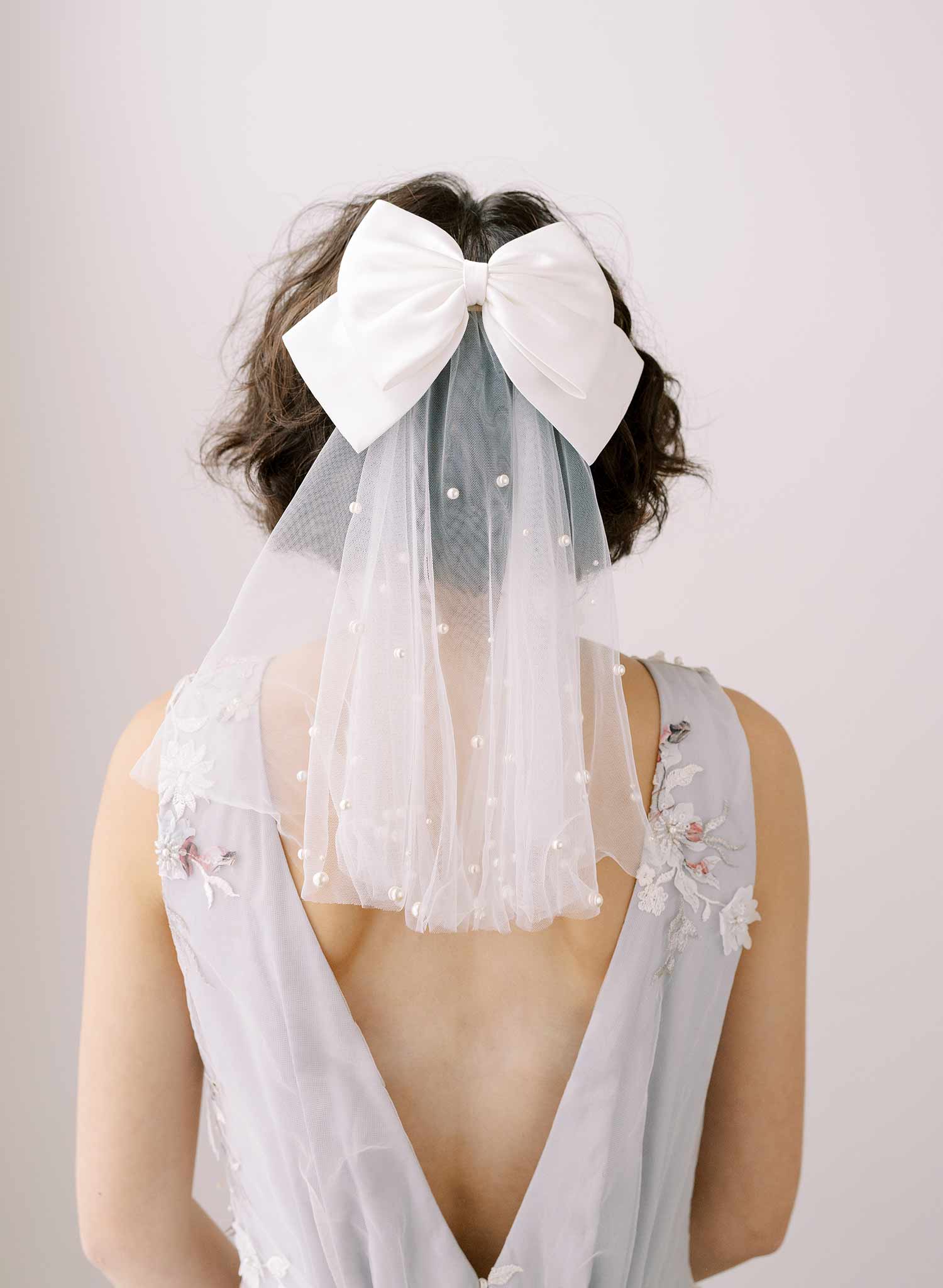 Veil or No Veil? (Including Wedding Veil Alternatives)