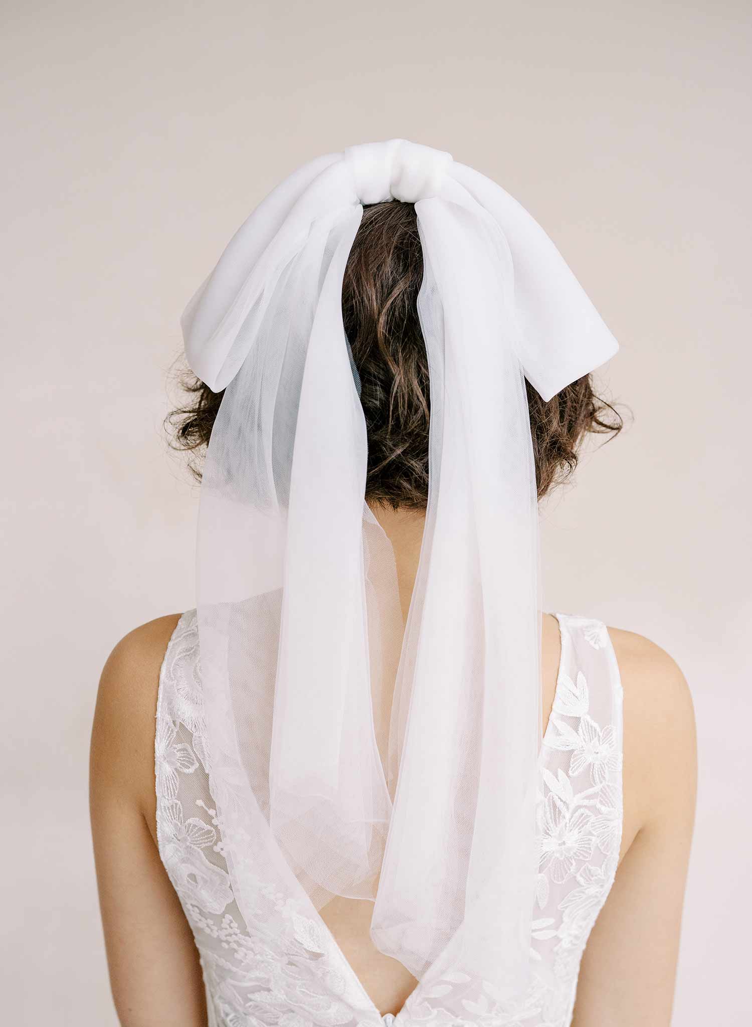 Veil or No Veil? (Including Wedding Veil Alternatives)