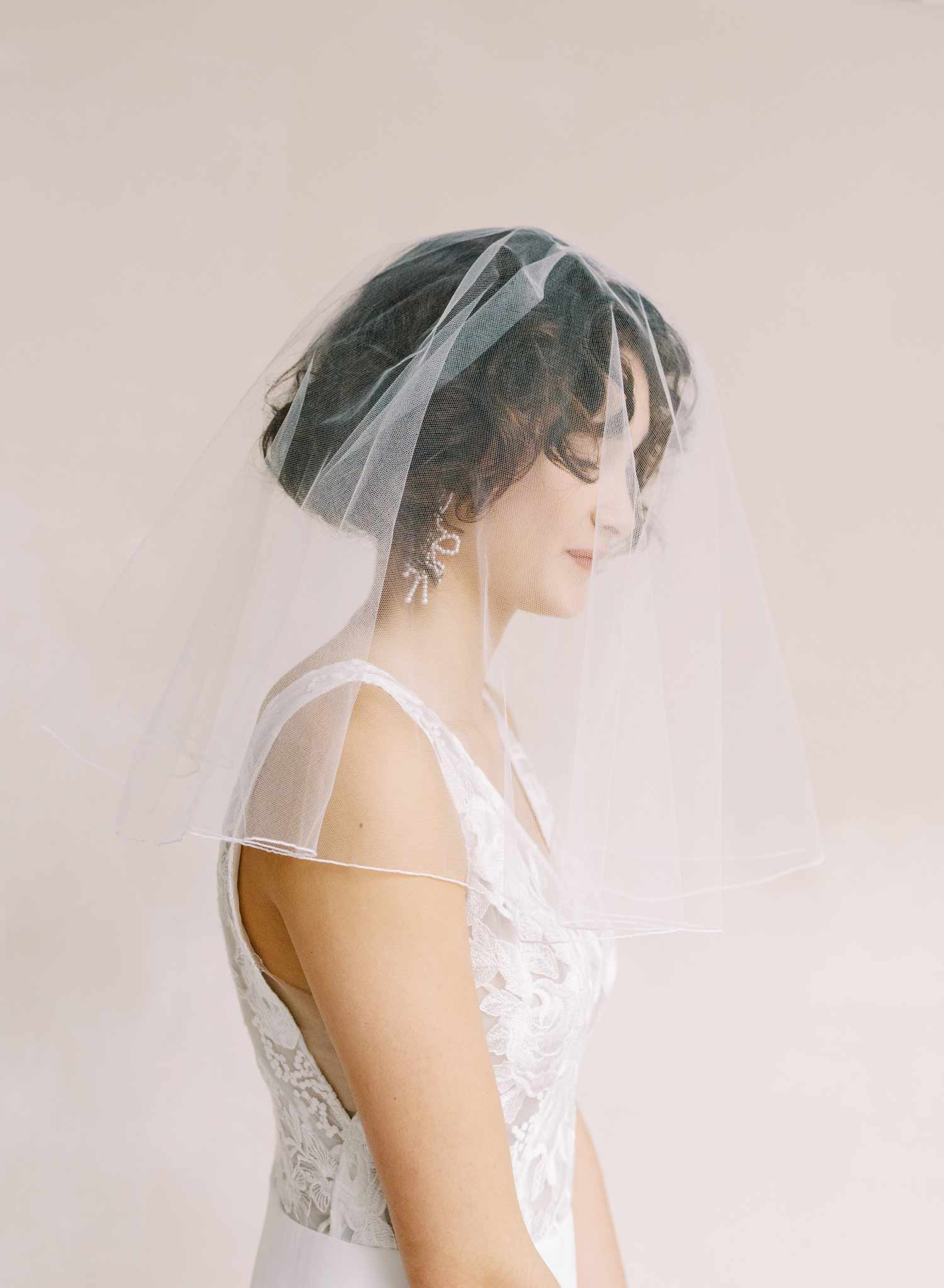Bridal short veil with blusher and pencil edge - Merrow edge