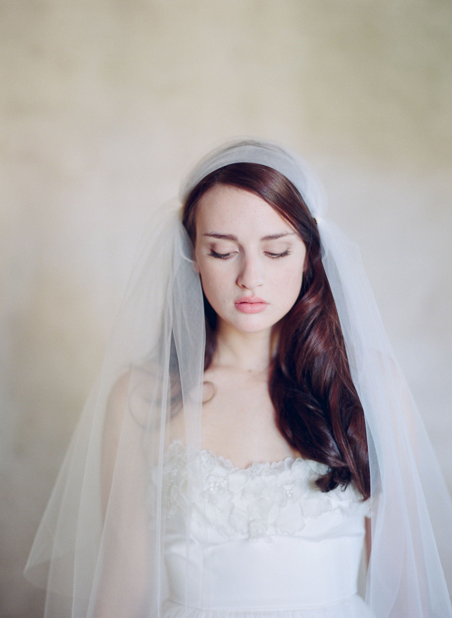 Vintage Finger Tip White Tulle Wedding Veil offers Floral/Beaded Lace Headband