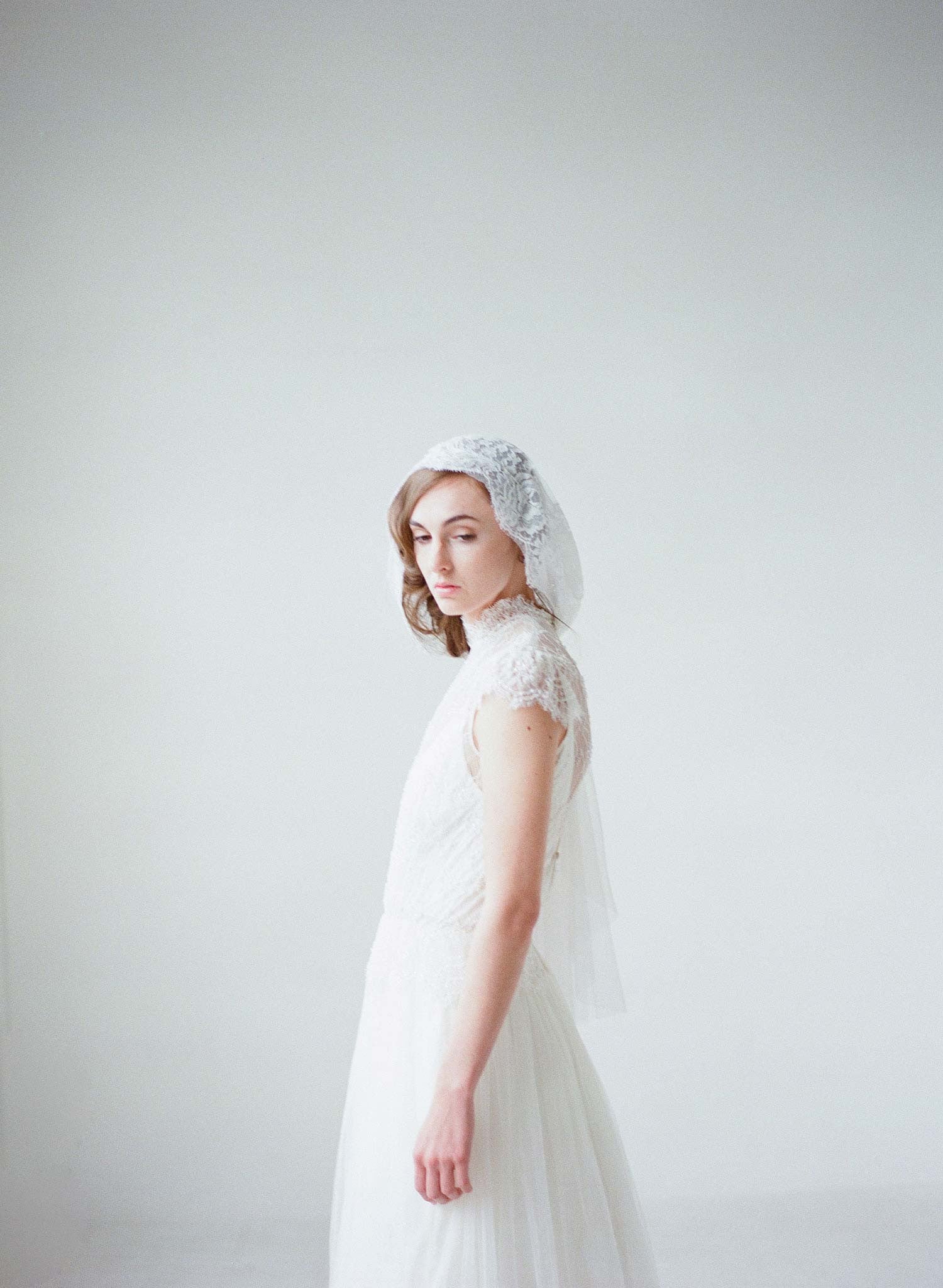 https://www.twigsandhoney.com/cdn/shop/products/709ee_wedding-veil-bridal-veil-lace-veils-wedding-veil-bridal-accessories_2048x2048.jpg?v=1483074211