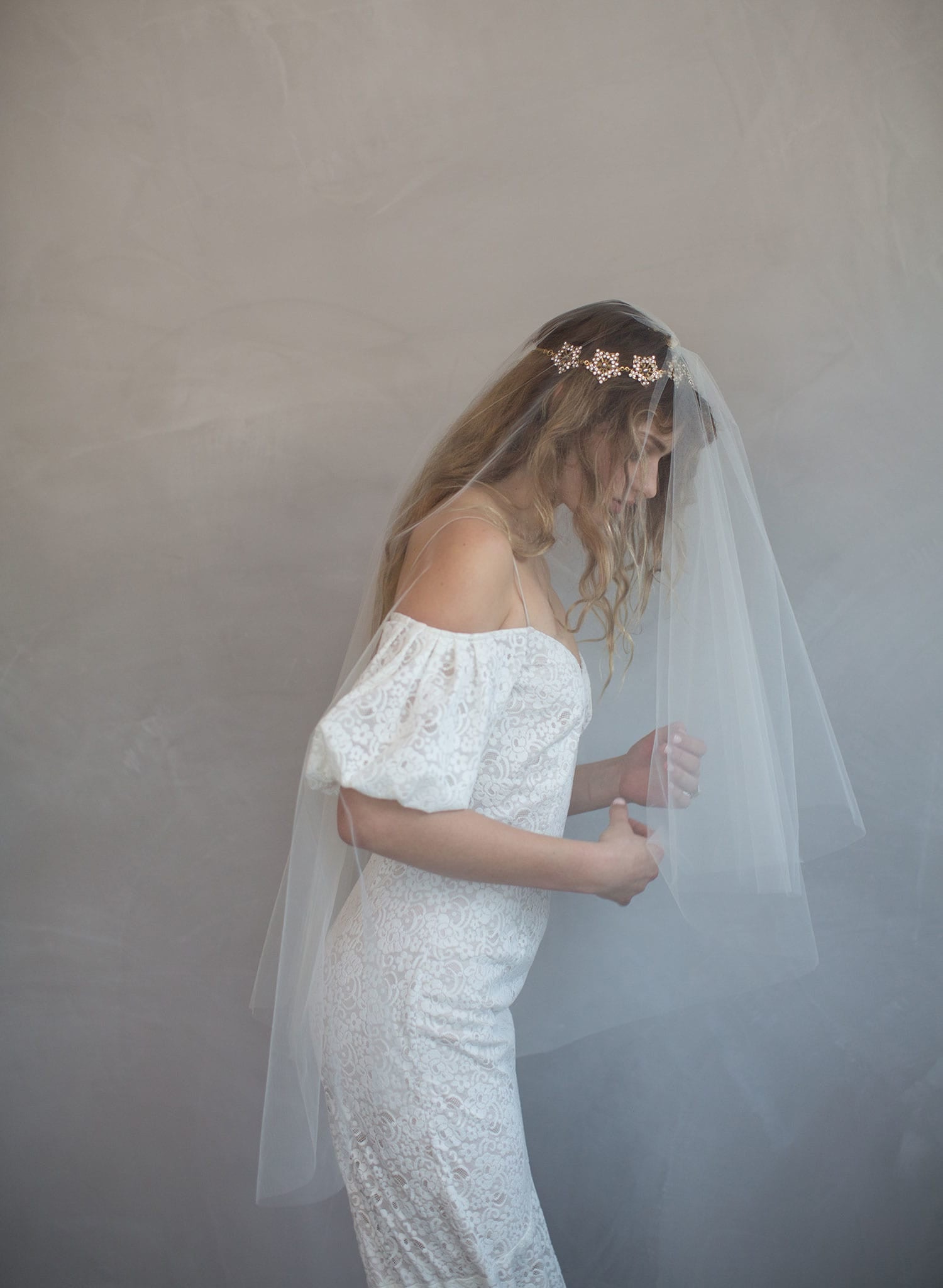 45 Pretty Mini Veils To Complete The Bridal Look - Weddingomania