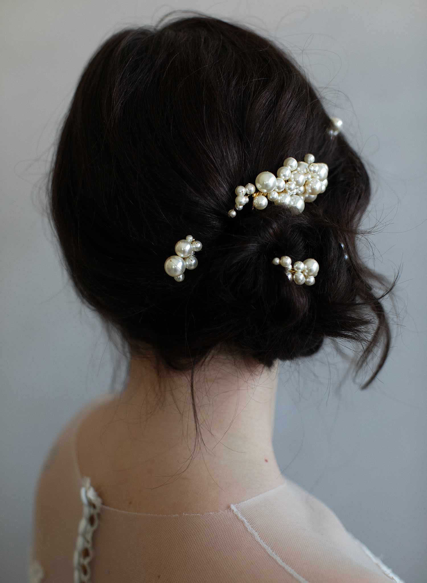 https://www.twigsandhoney.com/cdn/shop/products/937-pearl-bridal-hairpin-comb-set-wedding-twigsandhoney_0021_2048x2048.jpg?v=1544668873